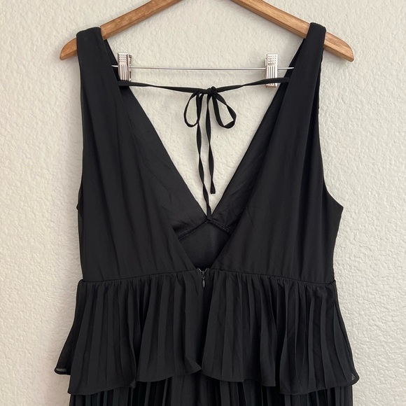 NWOT Mesmerizing Essence Black Pleated Backless Tiered Maxi Dress - Picture 5 of 7